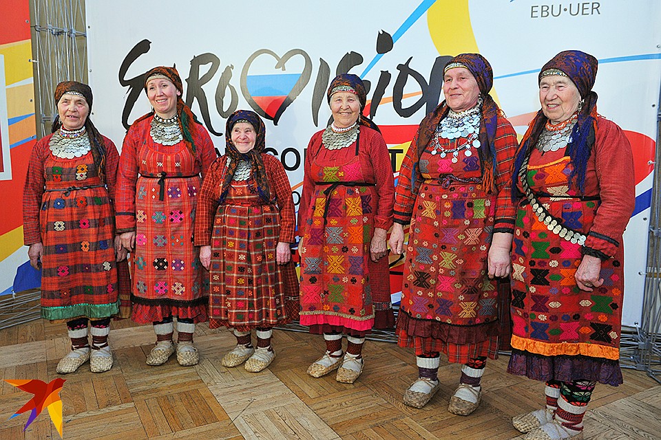 Коллектив "Бурановские бабушки" Фото: Евгения ГУСЕВА