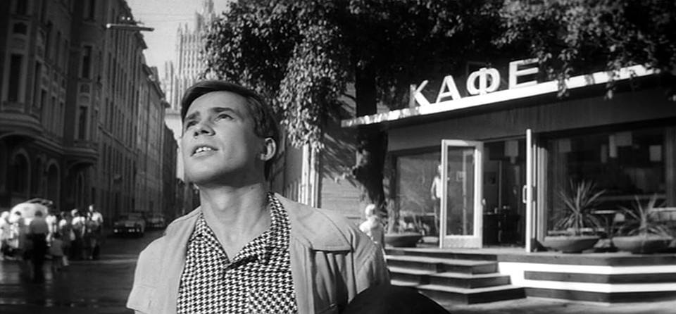 Кадр из фильма «Я шагаю по Москве»