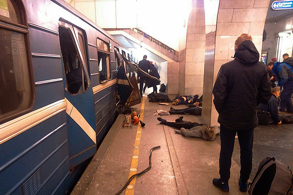Взорванный поезд на перроне Фото: EASTNEWS/AP/FOTOLINK