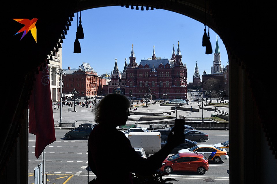Из окна этого номера по легенде художник Андрей Иогансон увидел и набросал картинку знаменитой этикетки водки «Столичная» Фото: Виктор ГУСЕЙНОВ