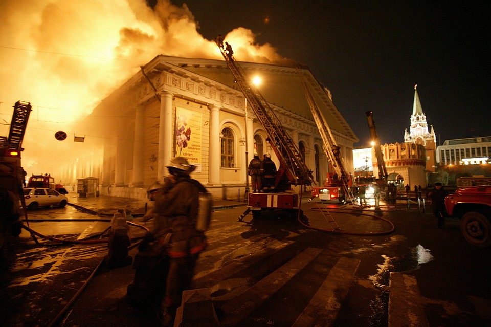 Манеж в 2004 году сгорел до основания. Фото: Владимир Смоляков/ZERKALO