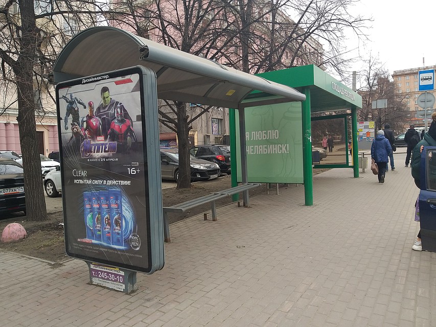 Такая самодеятельность красуется в самом центре города. Как говорится, на выбор! Фото: Инна КУМЕЙКО