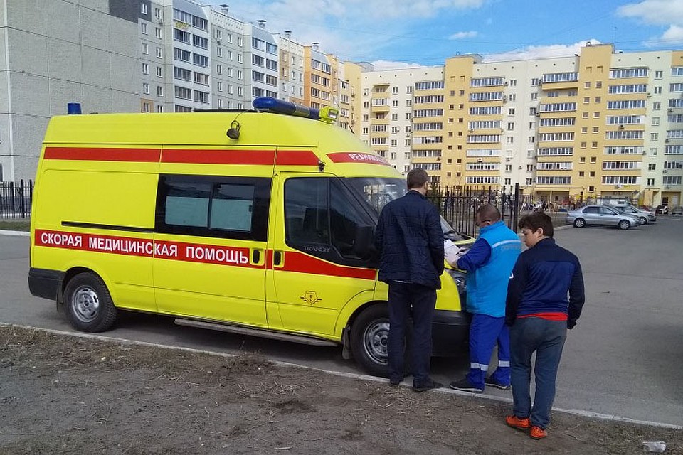 К ребенку приехал реанимомобиль. Фото: Гульнара Зубачева.