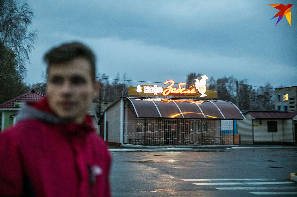 Ближе к вечеру на улицах появляется народ. Фото: Павел МАРТИНЧИК