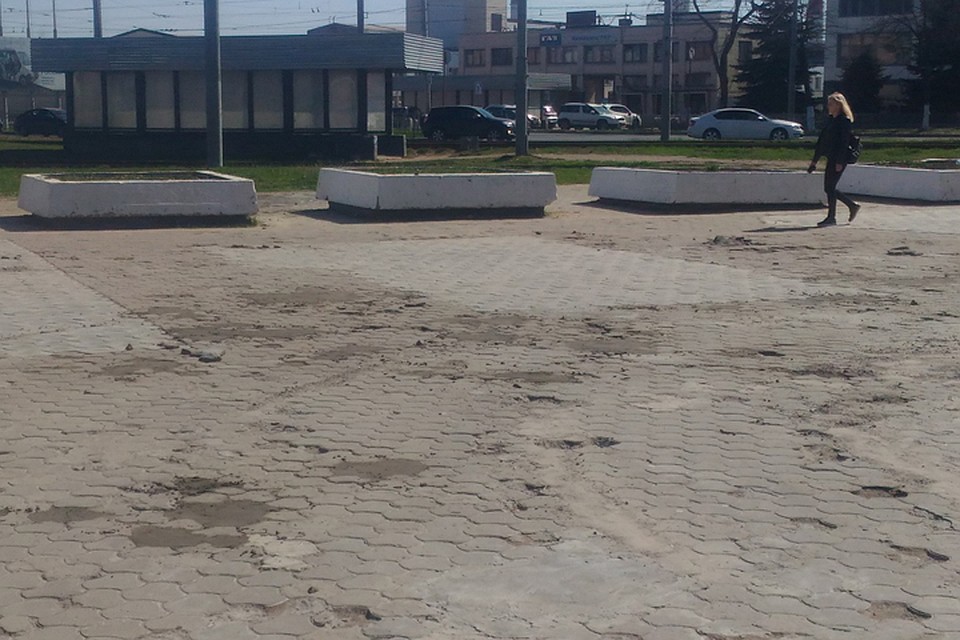 Мусор, дыры и цементные заплатки: мемориалы, посвященные Дню Победы, находятся в плачевном состоянии Фото: Юлия ДАНЧЕНКО