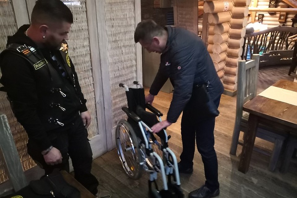 Приезжают всегда не с пустыми руками. Фото: Юлия АНДРИЕНКО