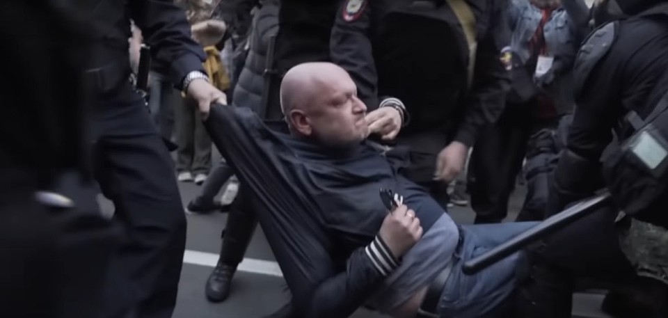 Милонов уверен, что Резник специально пошел на обострение с полицией. Фото: youtube.comfontanka.ru