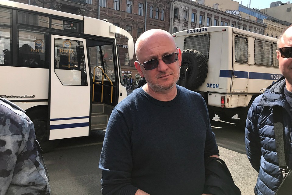 Резник: «Меня отпустили, принесли извинения, но оценки произошедшего это не меняет. Невиданный в Петербурге произвол». Фото: «Твиттер» Максима Резника