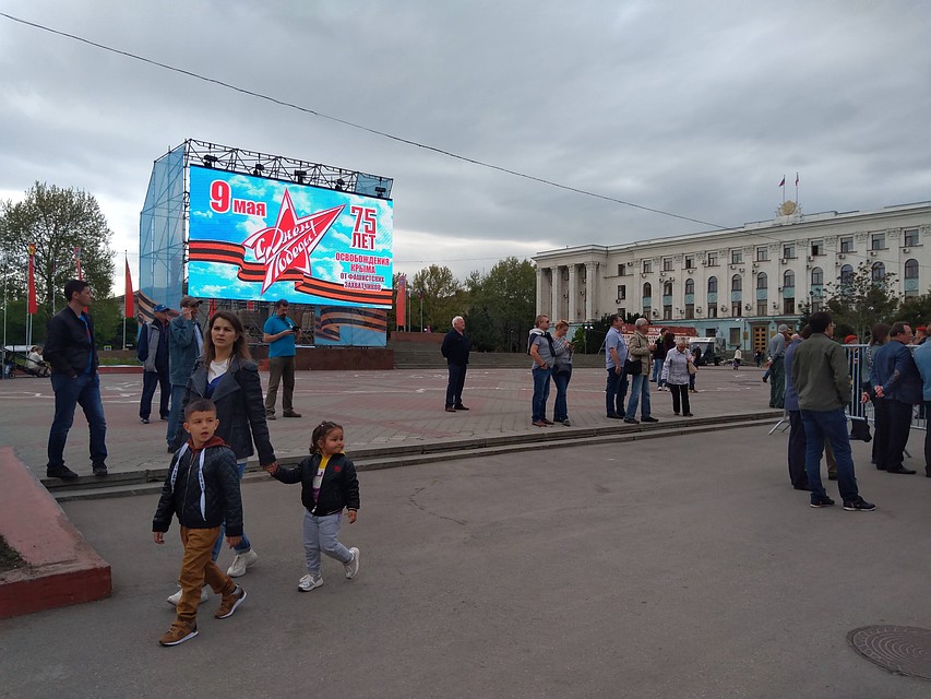 Центр торжества - площадь Ленина. Фото: Галина КОВАЛЕНКО