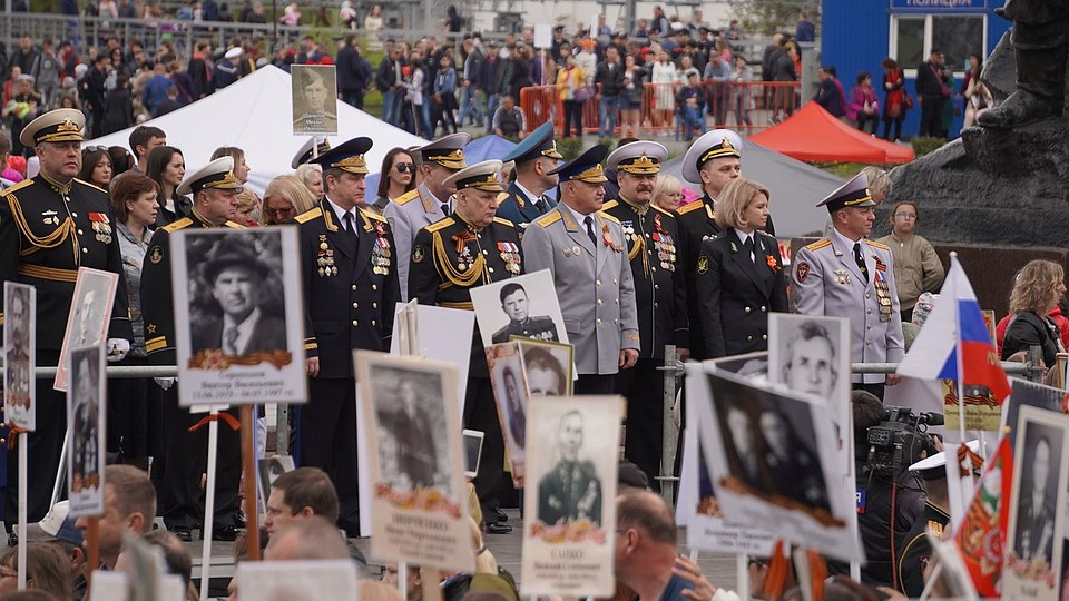 «Бессмертный полк» занял центральные улицы приморской столицы Фото: Олег БЕЛОВ