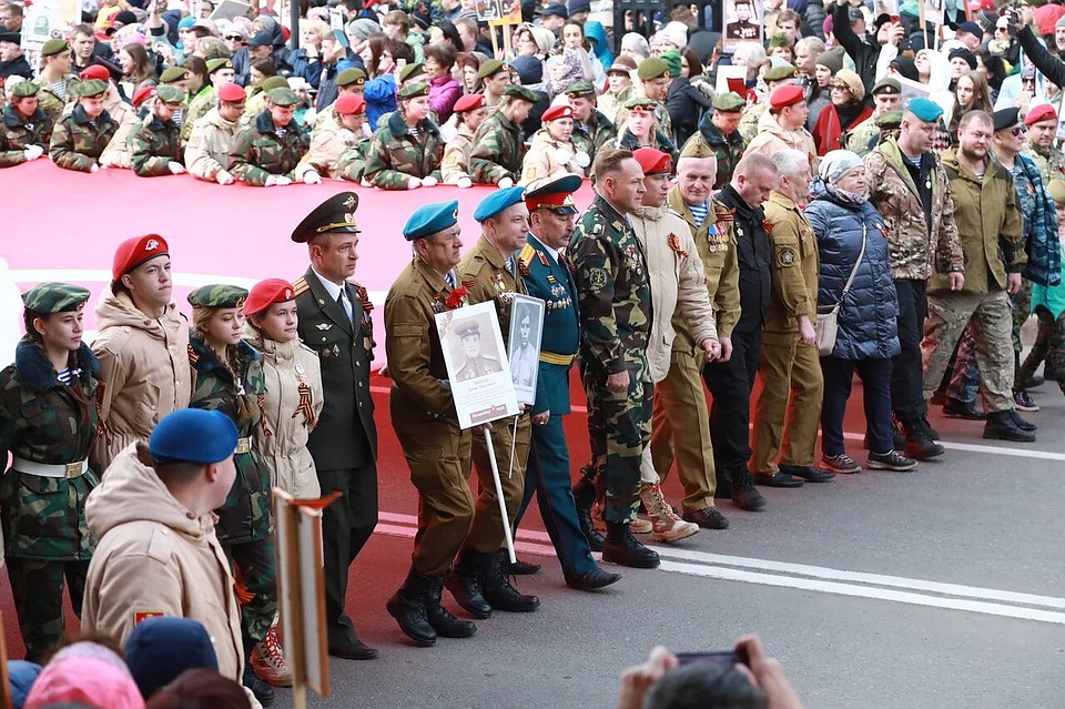 Бок о бок шли ветераны локальных войн и юнармейцы Фото: Мария ЛЕНЦ