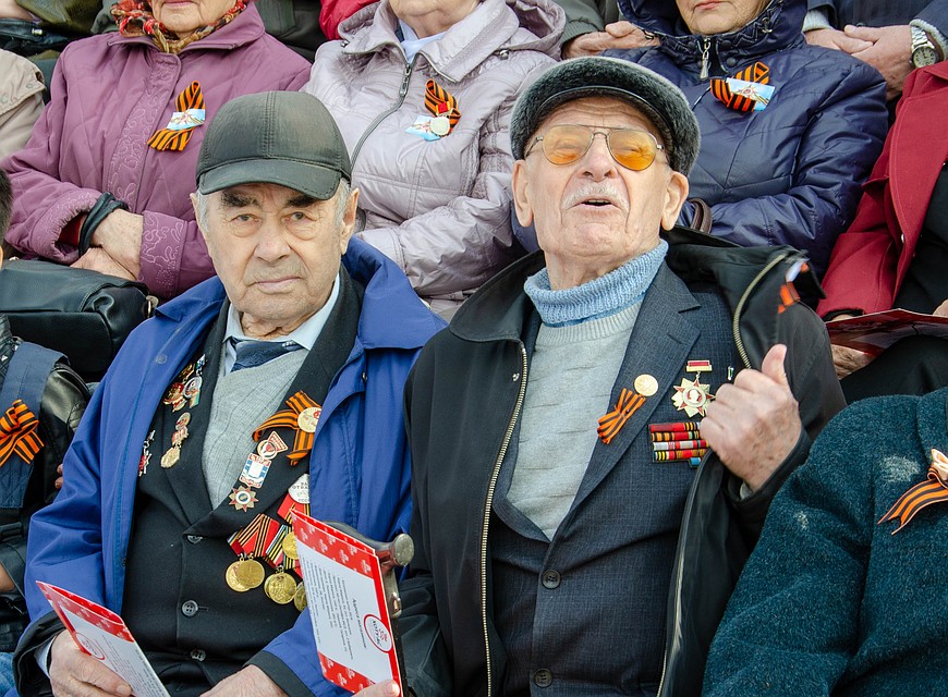 Многие ветераны с улыбками сидели на Параде Победы Фото: Элина ОГАНЕСЯН