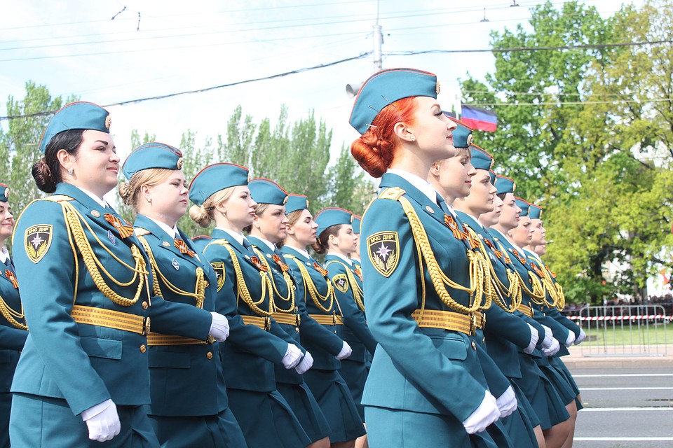 Парад Победы в Донецке 2019 – тысячи жителей Республики съехались на праздник с разных городов Фото: Никита МАКАРЕНКОВ, Павел ХАНАРИН