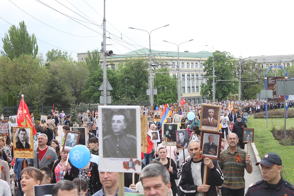 Бессмертный полк в Донецке 2019 собрал десятки тысяч людей Фото: Никита МАКАРЕНКОВ, Павел ХАНАРИН