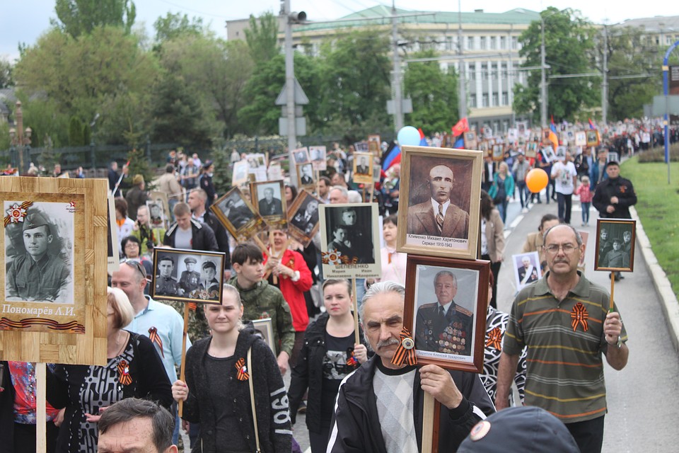Бессмертный полк в Донецке 2019 собрал десятки тысяч людей Фото: Никита МАКАРЕНКОВ, Павел ХАНАРИН