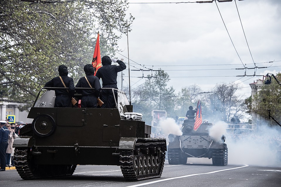 Броня крепка и танки наши быстры Фото: Анна САДОВНИКОВА