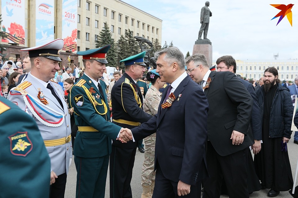 В параде поучаствовали полпред президента в СКФО Александр Матовников и губернатор Ставрополья Владимир Владимиров Фото: Дмитрий АХМАДУЛЛИН