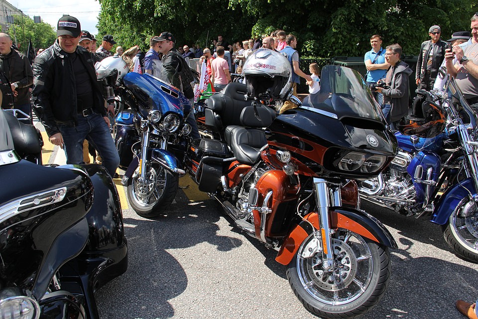Виктор Александрович приехал на мотоцикле Harley-Davidson CVO Road Glide Ultra Фото: Виктор ЛЕВШАКОВ