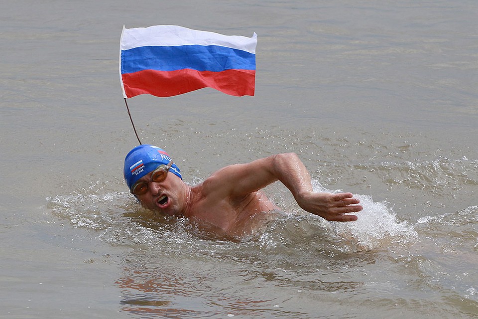 Моржи провели губернаторский заплыв Фото: Олег УКЛАДОВ