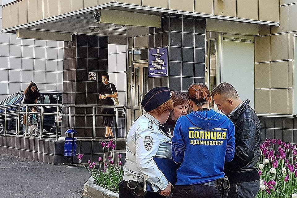 Полицейские нашли маму девочки и задержали ее. Фото: Алиса ТИТКО