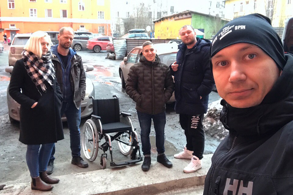Активисты решили проверить, насколько приспособлен Мурманск для людей с ограниченными возможностями. Фото: Владимир Воронович