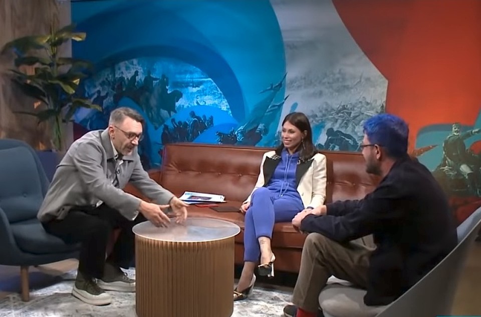 Шнуров объясняет почему Москва хуже чем Петербург. Фото: Кадр видео