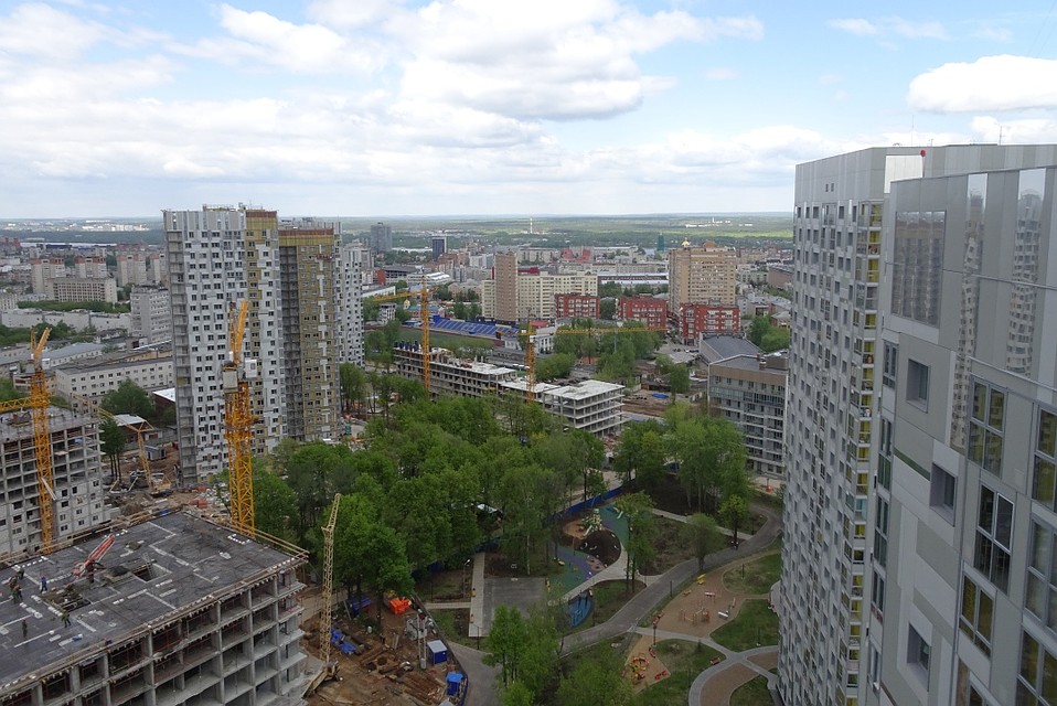 С лоджии высотки открывается широкая панорама города Фото: Елена ТРЕТЬЯКОВА
