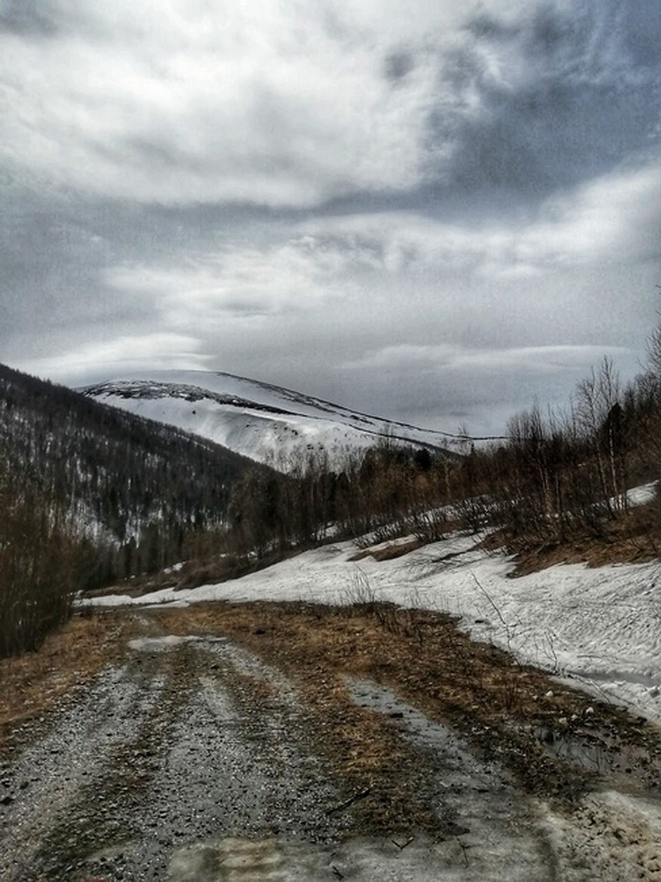 Майская фотография: в горах по-прежнему много снега. Фото: соцсети