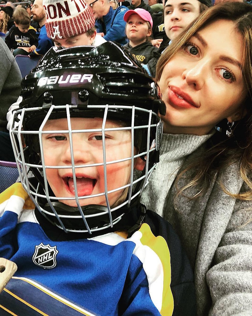 Трехлетний сын хоккеиста вместе со своей мамой. Фото: https://www.instagram.com/tarasenko.yana/
