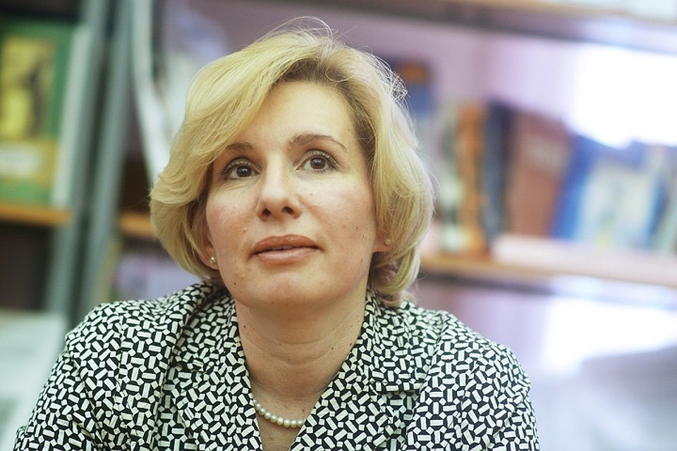 Директор гимназии Лариса Кулькова очень гордится своей ученицей. Фото: Алексей БУЛАТОВ