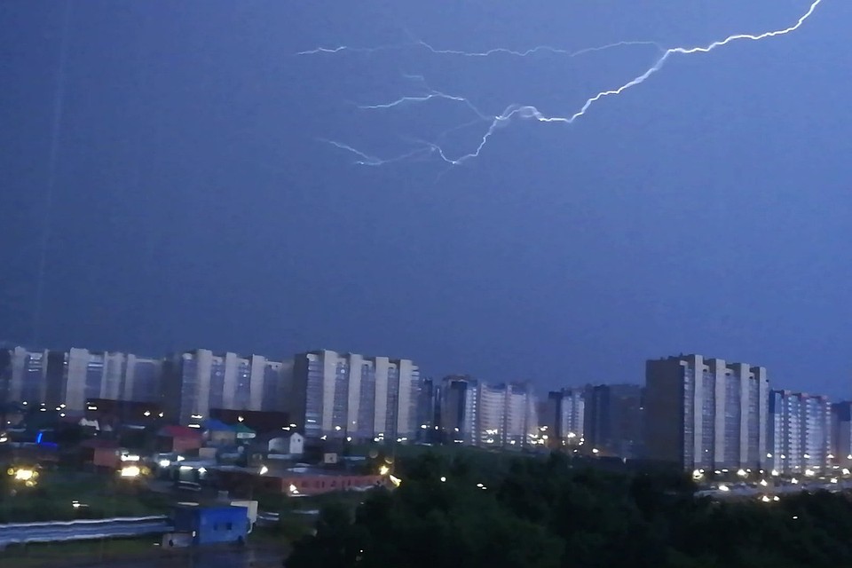 У многих получились четкие снимки разрядов. Фото Сергея Власевского