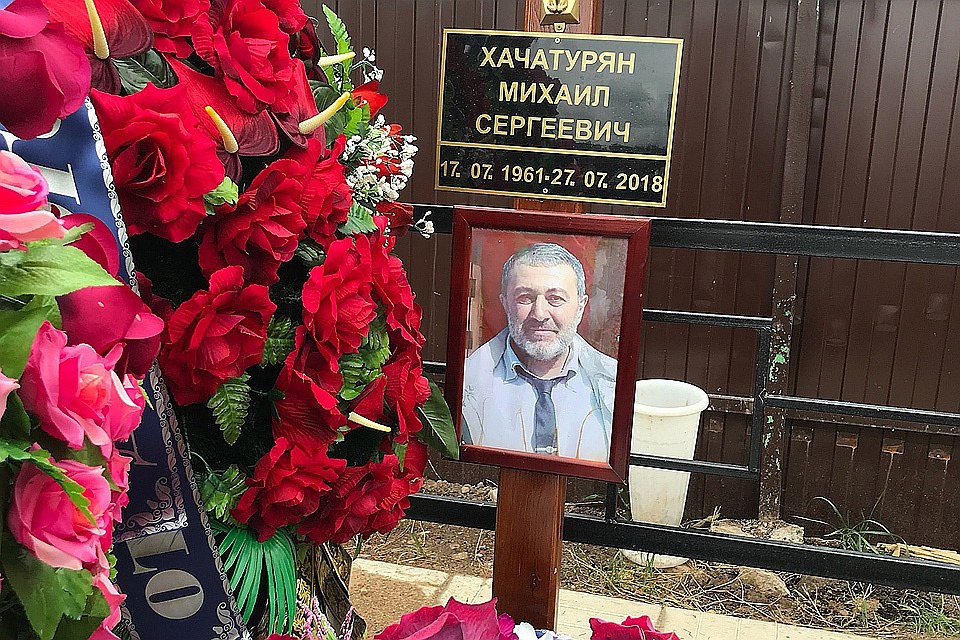 На похоронах Михаила Хачатуряна присутствовало 20 человек, с тех пор у его могилы безлюдно. Фото: Дина КАРПИЦКАЯ
