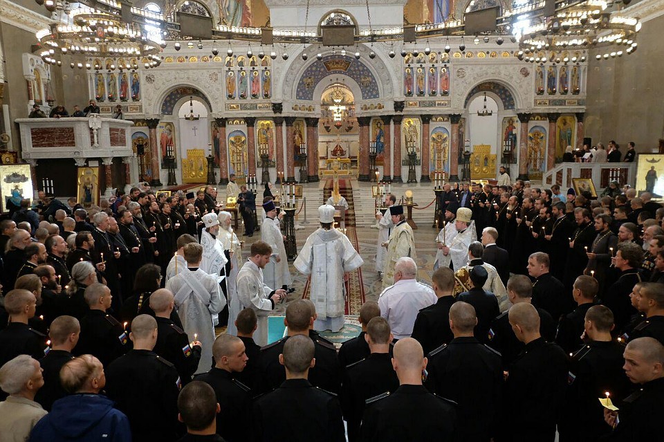 Почтили память моряков в Никольском соборе в Кронштадте Фото: Артем КИЛЬКИН