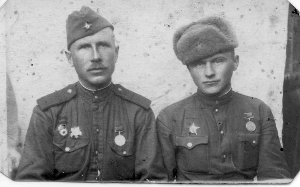 Николай Калинин с сослужившем П.Н. Павловым. Фото предоставлено Андреем Торховым.