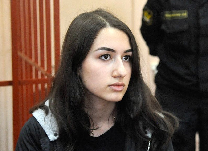 Мария Хачатурян, обвиняемая в соучастии в жестоком убийстве своего отца, во время рассмотрения ходатайства следствия о продлении домашнего ареста в Басманном суде. Фото Александр Авилов / АГН Москва