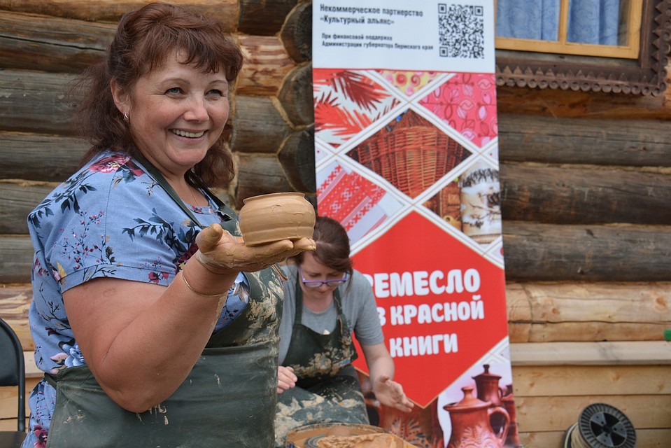 Основа проекта - передача знаний от мастеров к ученикам Фото: проект Ремесло из Красной книги