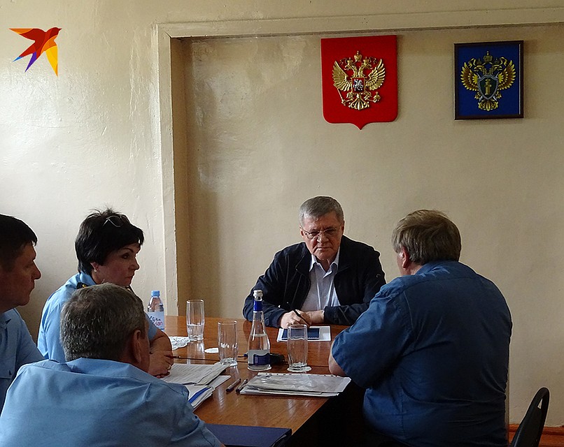 Генпрокурор страны Юрий Чайка ведет прием населения в Тулуне Фото: Алексей ОВЧИННИКОВ