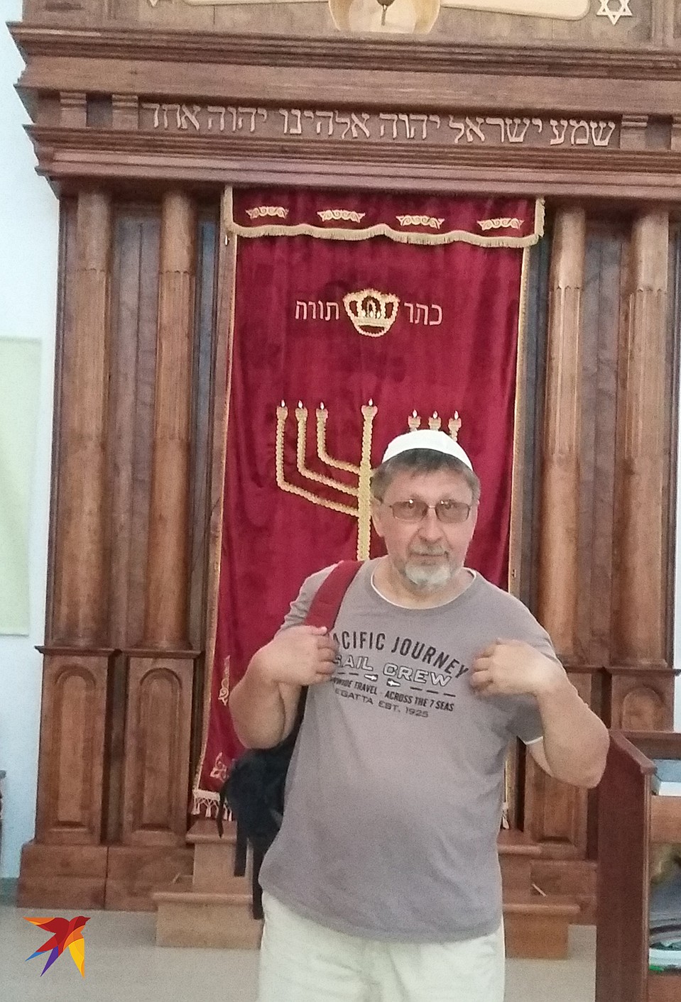 Шалом! Это я, гуляя по туристическому маршруту "Маленький Иерусалим" в Евпатории, зашел в синагогу ремесленников "Егия-Капай". Счас “Семь-сорок” спою... Фото: Сергей ПОНОМАРЕВ