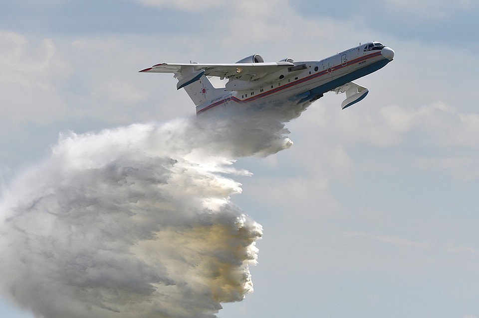 Бе-200ЧС Фото: Владимир ВЕЛЕНГУРИН