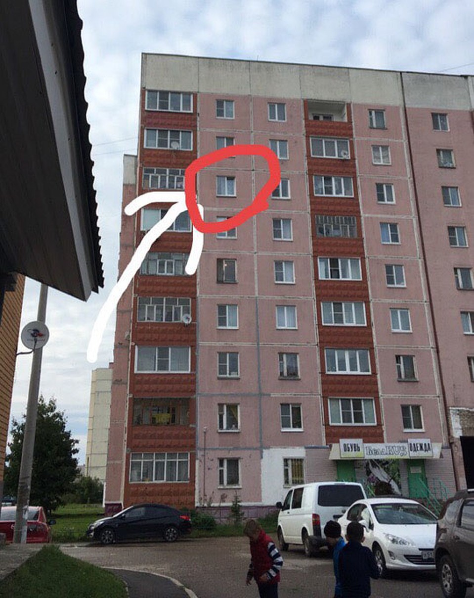 Из этого окна пенсионерка стреляла по детям Фото: vk.com/"Подслушано в Удомле"
