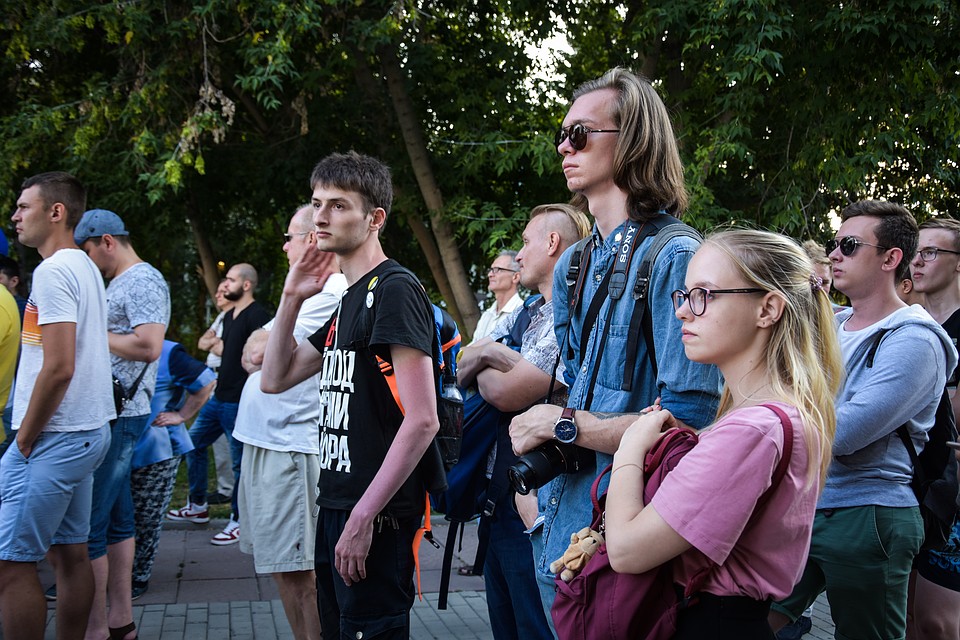 На митинге встретилось много молодых лиц. Фото: Алена МАРТЫНОВА