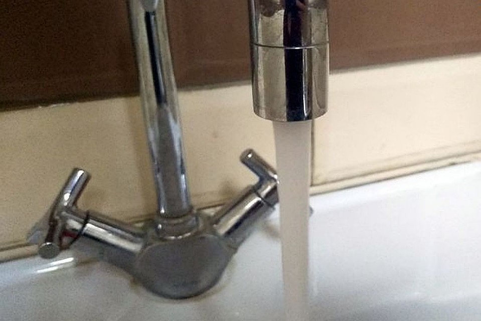 Горячая вода. Фото: Дарья САВЕНКО