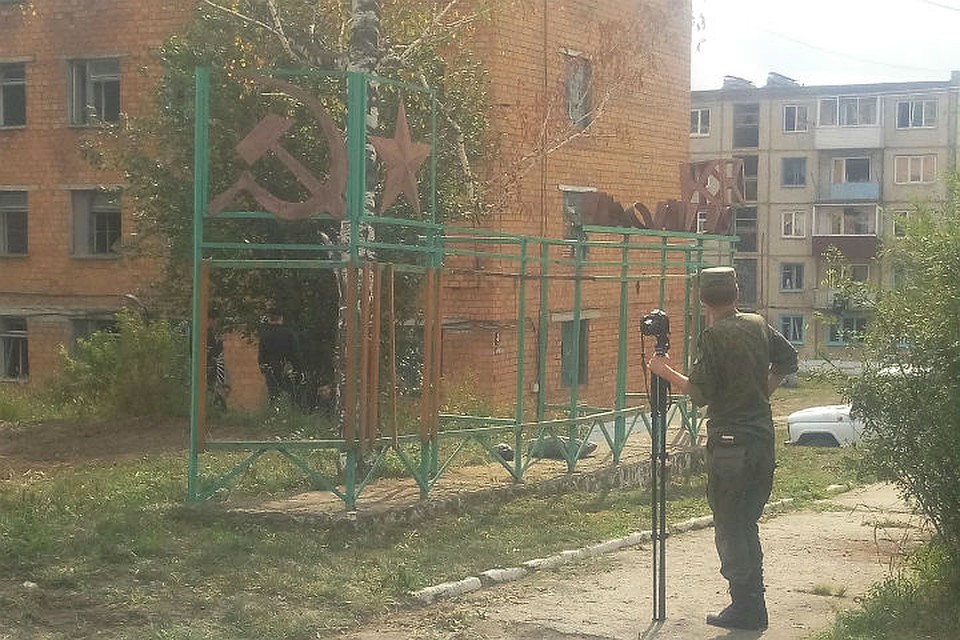 Работают военные саперы Фото: Диана ИВАНОВА