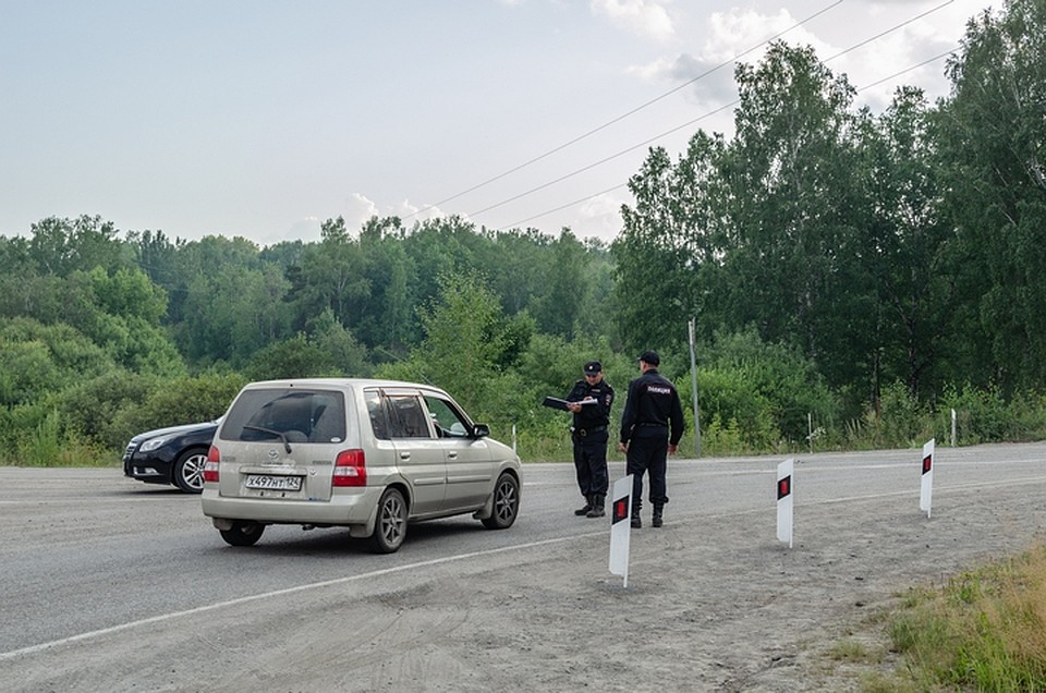 На въезде к Каменку круглосуточно дежурят наряды полиции Фото: ИВАНОВА Диана