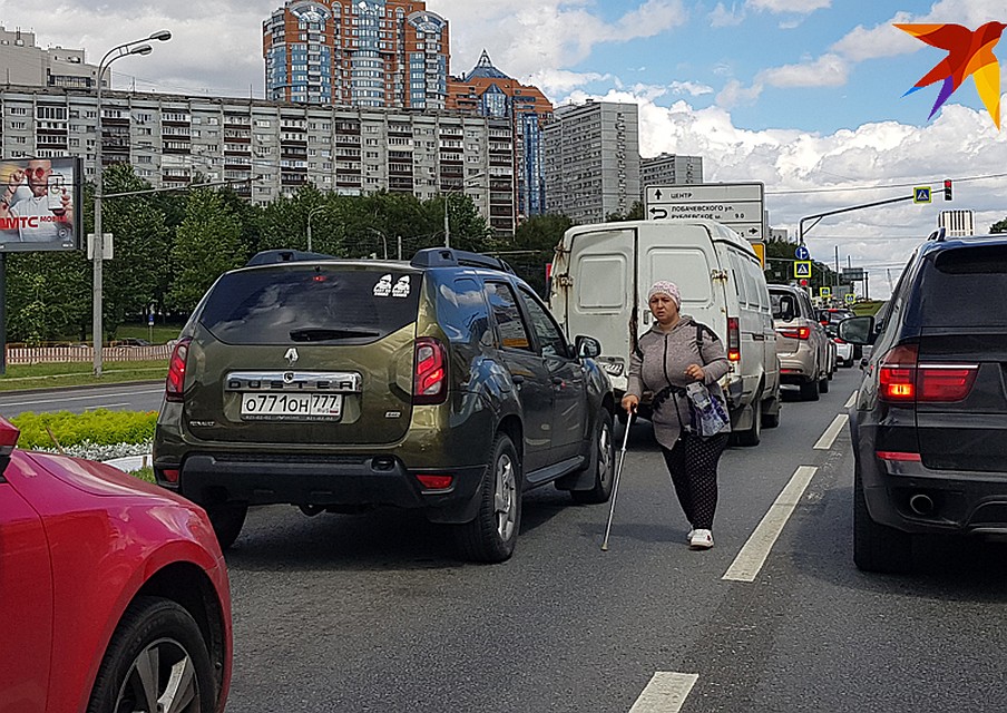 Места, где чаще всего в пробках просят милостыню, или назойливо предлагают что-нибудь купить хорошо известны. Это МКАД, ТТК, Садовое кольцо Фото: Анастасия ВАРДАНЯН