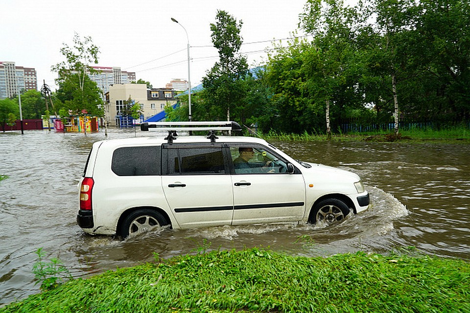 Хабаровск поплыл: Улица Флегонтова превратилась в реку и временно закрыта для движения автомобилей Фото: Администрация Хабаровска