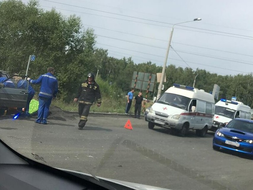 Врачи приехали на ДТП.