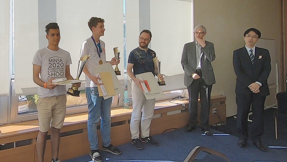 Чемпион Европы Винсент Танян (слева - направо), бронзовый призер ЧЕ Антон Старикевич и Томас Ляйтер, завоевавший серебро. Фото: shogi.by.
