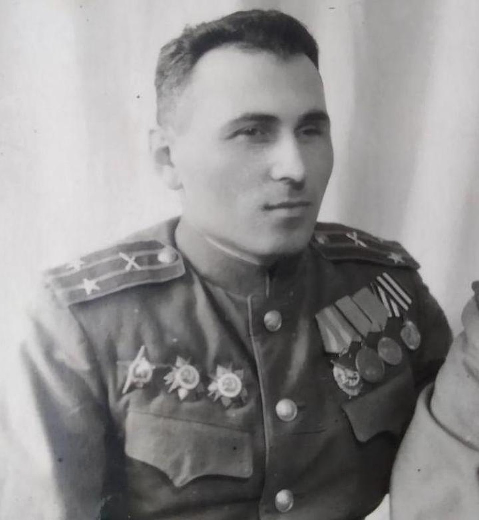 Подполковник Горпинченко после вручения медали "За победу над Германией". Фото: из семейного архива