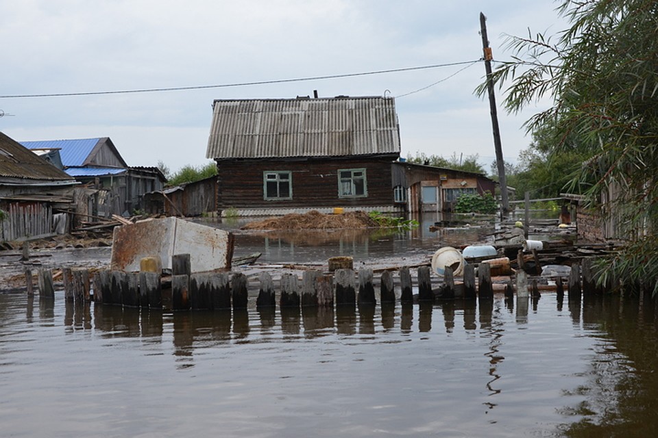В некоторые дома можно попасть только на лодке Фото: ГУ МЧС России по Хабаровскому краю